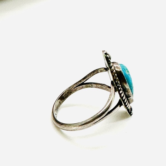 Vintage Sterling Silver Turquoise Ring - Picture 11 of 16